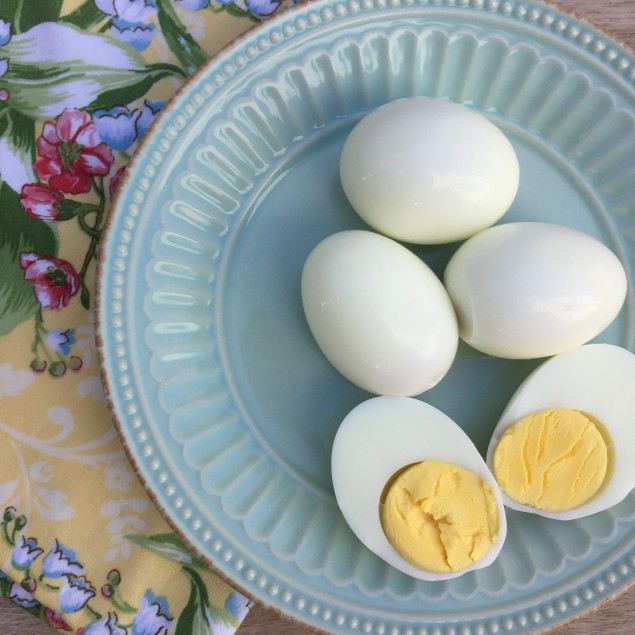 Como hacer huevos hervidos perfectos y faciles de pelar