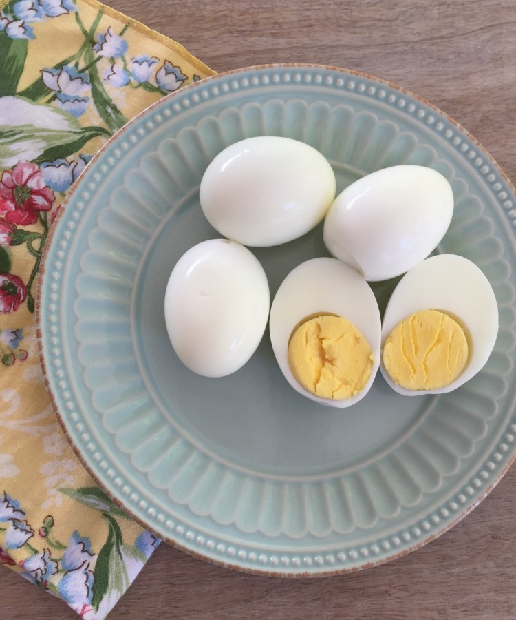 Como hacer huevos hervidos perfectos y faciles de pelar